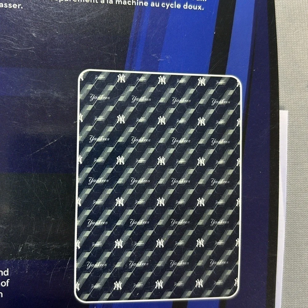 MLB New York Yankees Hexagon Stripe Picnic Blanket 60x72” travel blanket